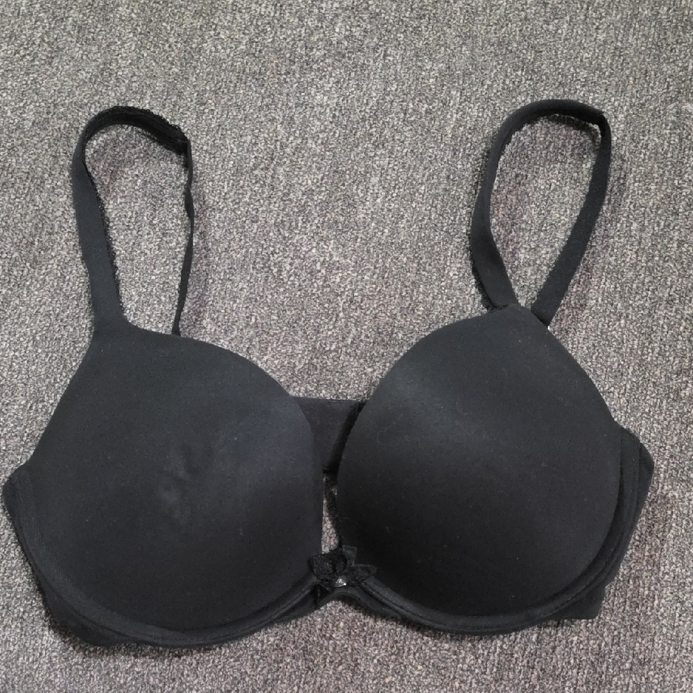 Victoria's Secret  Body By Victoria Black Push Up Pigeonnant Bra